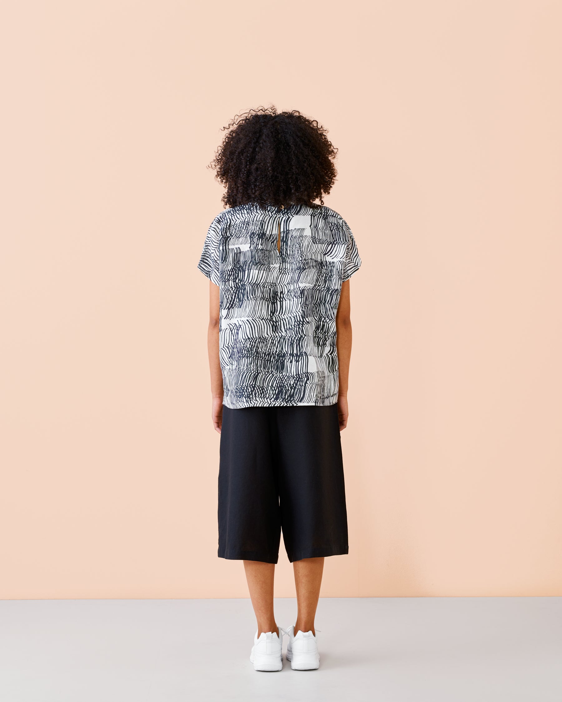 PELLAVAPAITA, Sound Waves, naisten