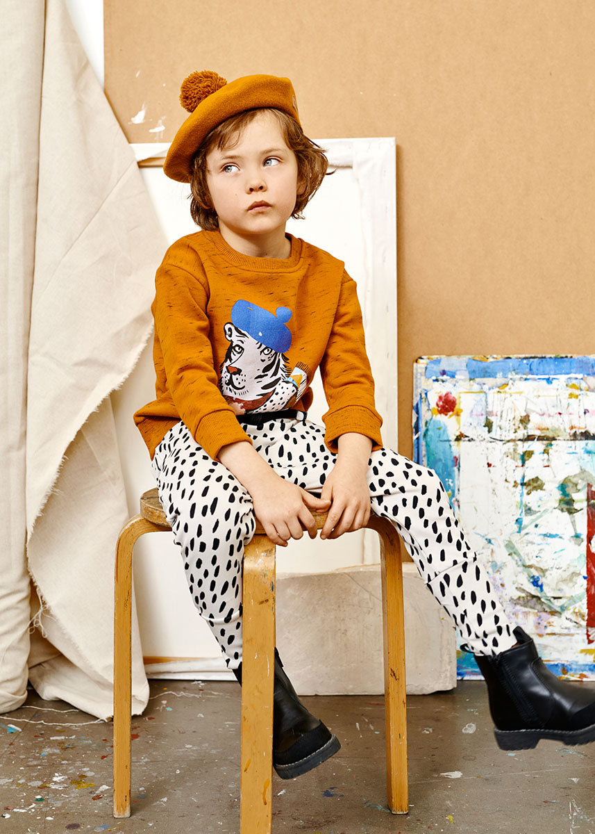 POM POM -baskeri, Earth Brown