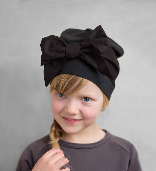 MILA-rusettipipo, Musta